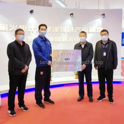 有这样的爸妈，你们几点回家？背后的家庭关系与都市生活服务业变革